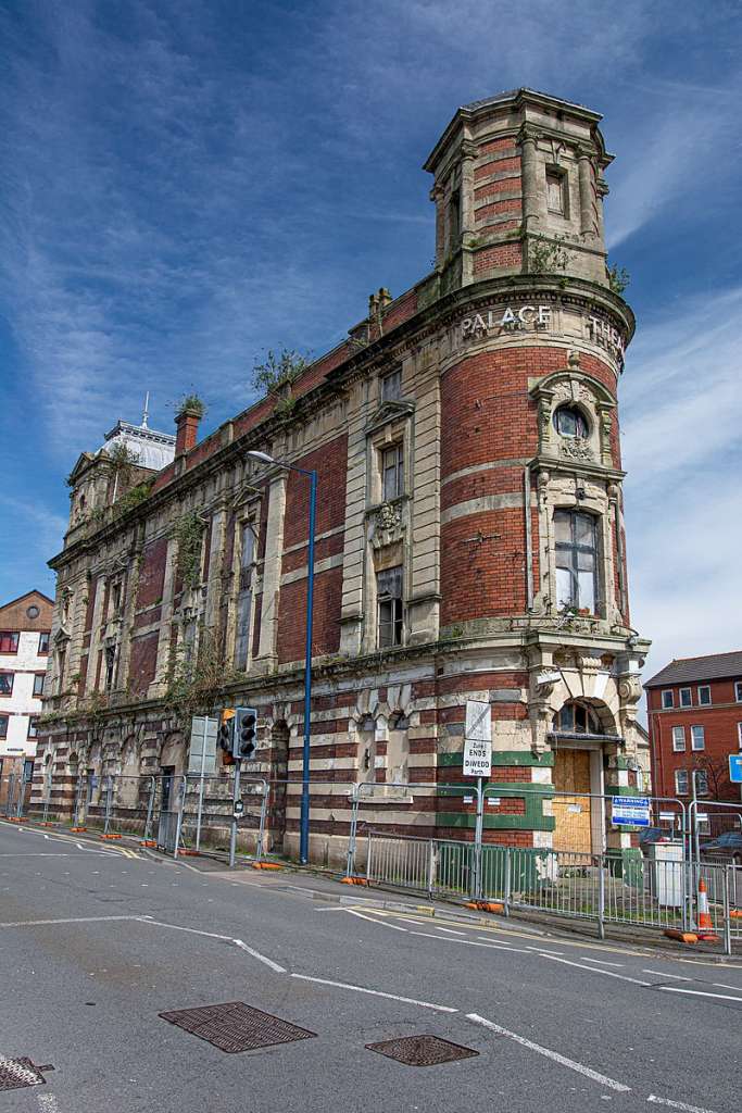 Palace Theatre, Swansea (Credit: Gzregozr)