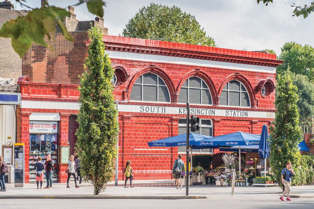 South Kensington Station's low-scale ox-blood tiled Piccadilly line extension of 1905 (alamy)